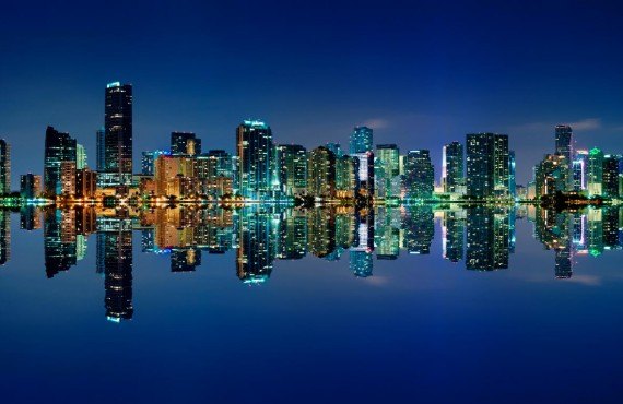Miami by night (DollarPhotoClub, Carsten Reisinger)