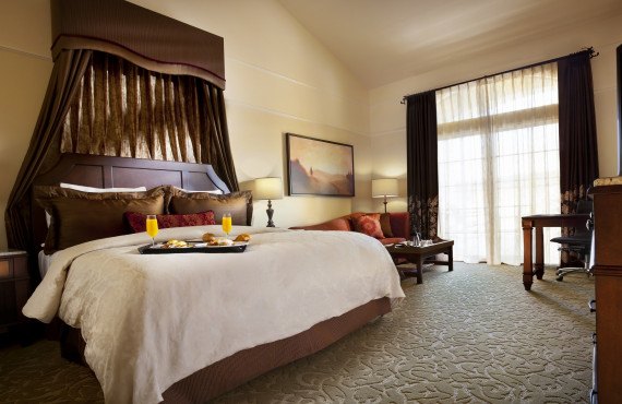 3-meritage-resort-and-spa-chambre-deluxejfif.jpg
