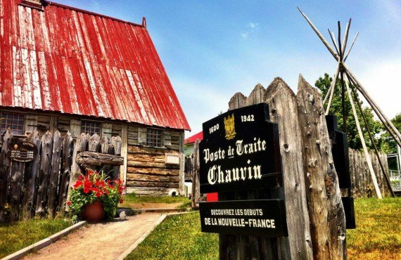 Poste de traite Chauvin au coeur du village (Authentik Canada, Simon Lemay)