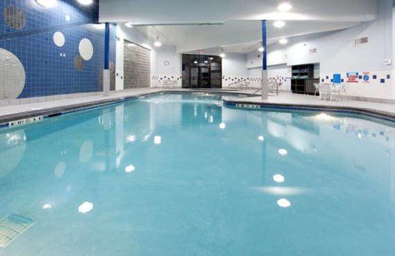 7-holiday-inn-rock-springs-piscine