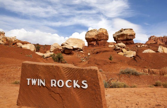 Twin Rocks (iStockphoto Kubrak78)